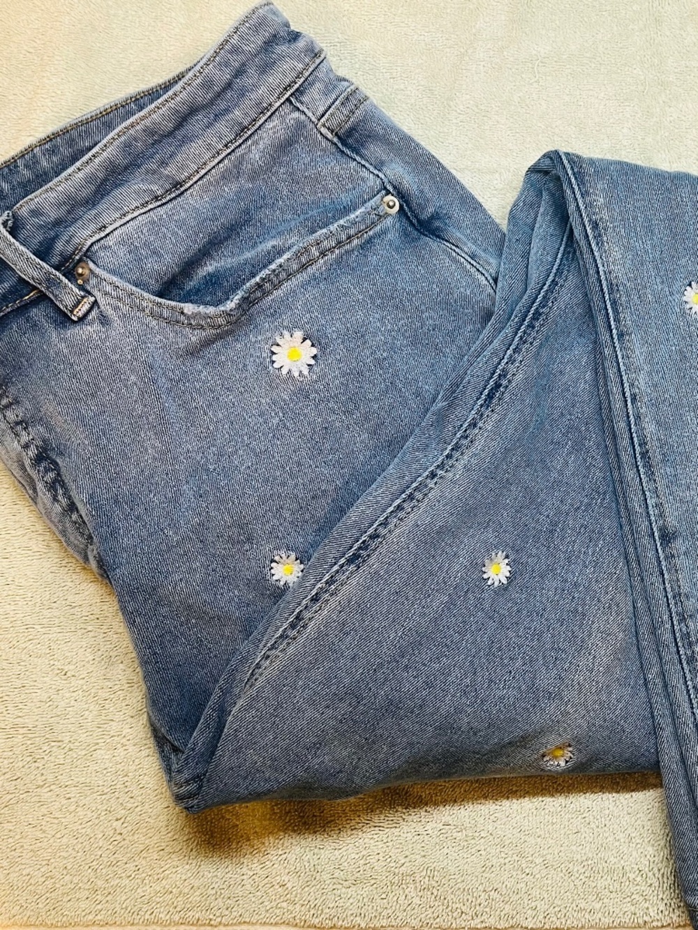 Women’s 16W daisy jeans Like New